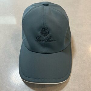 Loro Piana Cap
Size Small
Perfect condition
Gorgeous Blue colour